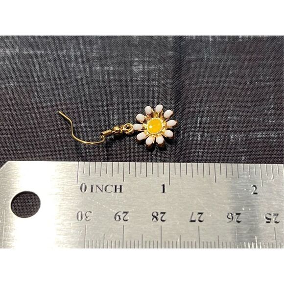 White Daisy Flower Inspired Gold in Color Fish Hook Stud Earrings - Picture 2 of 3